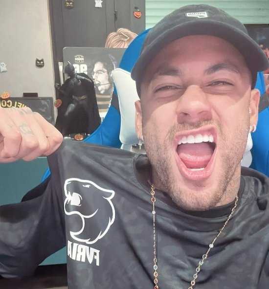 内马尔豪掷11万美元:采购3款《CS2》高端饰品插图3 内马尔豪掷11万美元:采购3款《CS2》高端饰品