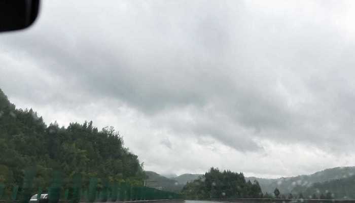 今日江西赣州吉安雨势依然强劲 局地伴有强对流天气