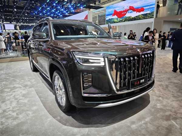 红旗金葵花品牌发布:国雅、国礼、国耀三车齐亮相插图8 红旗金葵花品牌发布:国雅、国礼、国耀三车齐亮相