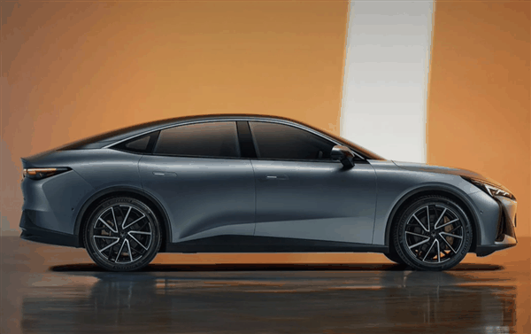 800V+双电机！极狐全新中级轿车阿尔法S5上市：售19.98万起