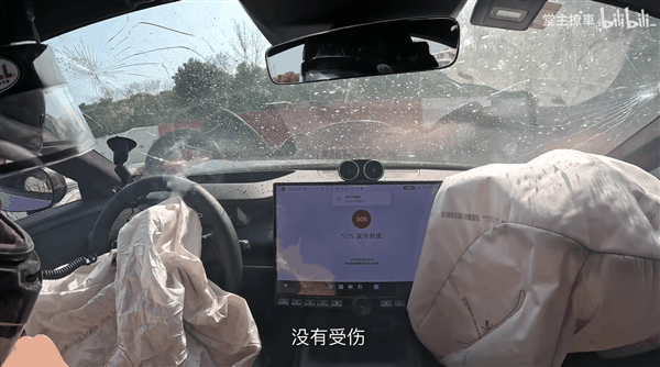 小米SU7赛道首撞 第一视角感受下:气囊爆开 挡风玻璃碎裂插图 小米SU7赛道首撞 第一视角感受下:气囊爆开 挡风玻璃碎裂