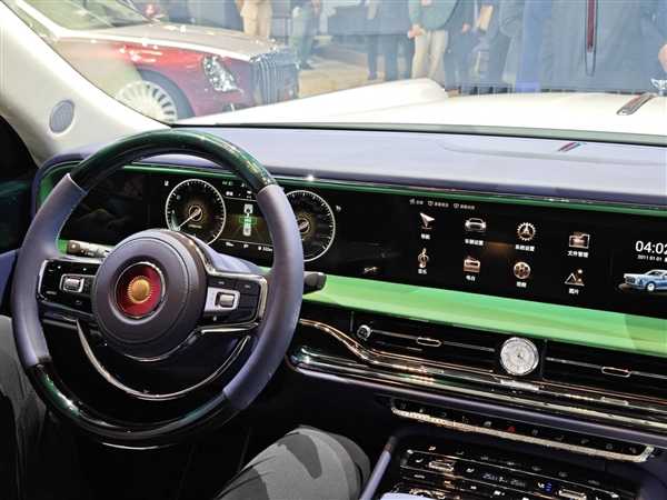 红旗金葵花品牌发布:国雅、国礼、国耀三车齐亮相插图7 红旗金葵花品牌发布:国雅、国礼、国耀三车齐亮相