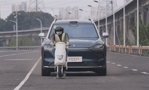 华为、特斯拉、蔚小理！14款热门车同场比拼AEB：猜谁是大赢家