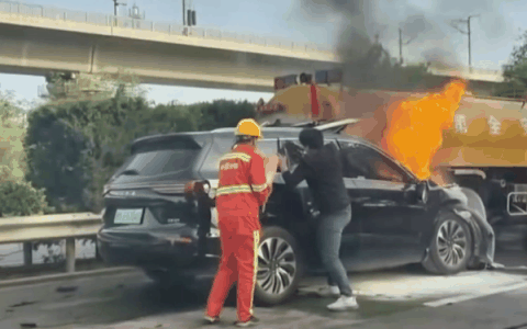 问界M7追尾起火3人遇难 问界客服回应：已成立专项小组跟进核实