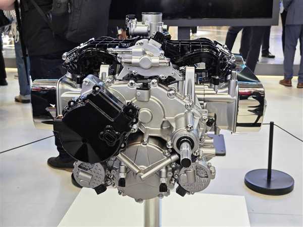 全球唯一!长城8缸摩托发动机亮相北京车展插图2 全球唯一!长城8缸摩托发动机亮相北京车展