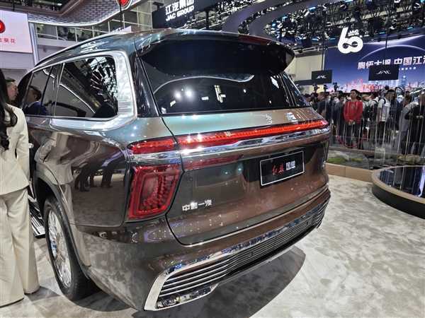 红旗金葵花品牌发布:国雅、国礼、国耀三车齐亮相插图9 红旗金葵花品牌发布:国雅、国礼、国耀三车齐亮相