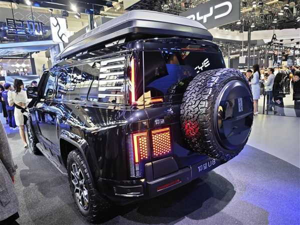 109.8万起 比亚迪仰望U8越野玩家版上市：可选装车载无人机