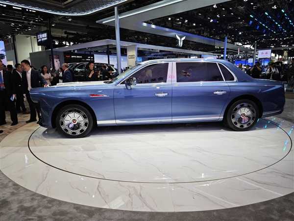 红旗金葵花品牌发布:国雅、国礼、国耀三车齐亮相插图4 红旗金葵花品牌发布:国雅、国礼、国耀三车齐亮相