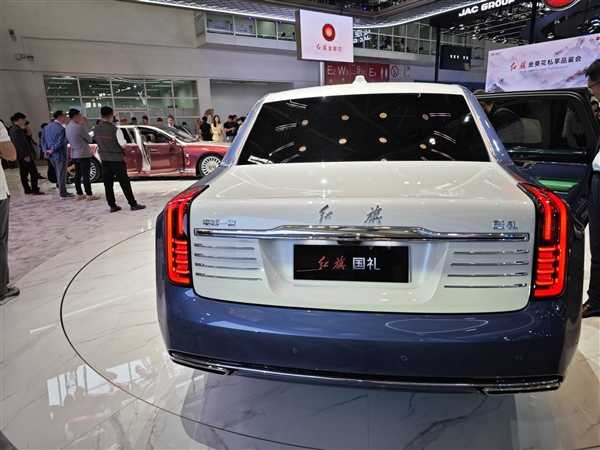 红旗金葵花品牌发布:国雅、国礼、国耀三车齐亮相插图5 红旗金葵花品牌发布:国雅、国礼、国耀三车齐亮相