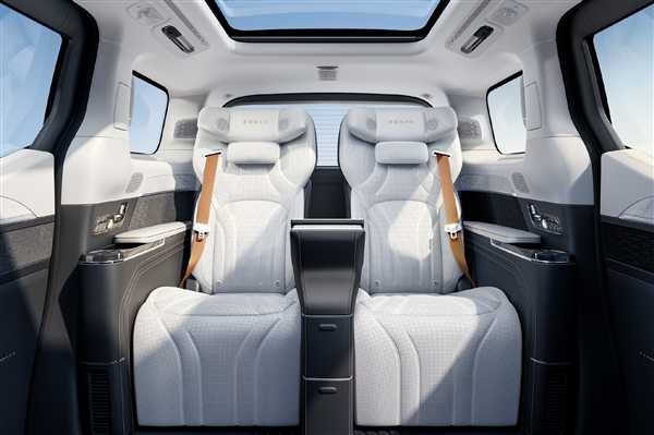 名为“光辉” 极氪009四座版推出:价值50万的椅子装了两把插图4 名为“光辉” 极氪009四座版推出:价值50万的椅子装了两把