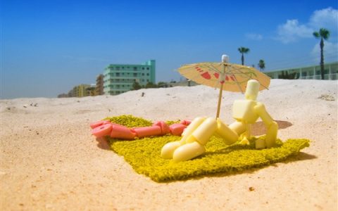 央视发文谈调休：放假绝不是假放