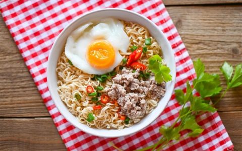 男子暴瘦求医：每次只能咽下一粒米