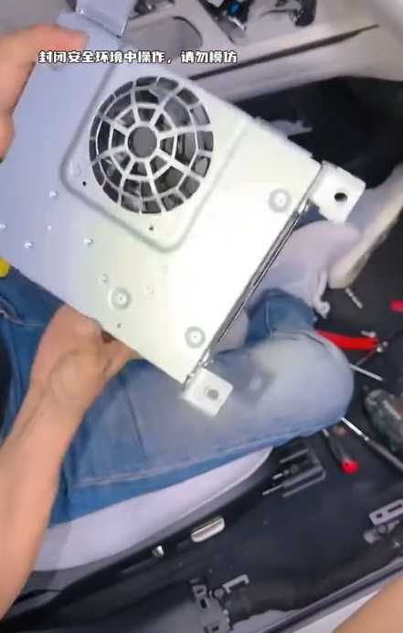 小米SU7主控首拆:两颗Orin X+8295芯片现真身 做工和特斯拉比是什么水平插图2 小米SU7主控首拆:两颗Orin X+8295芯片现真身 做工和特斯拉比是什么水平