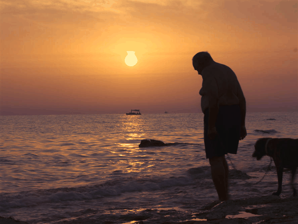 114岁！世界年龄最大男子去世 长寿秘籍是每天一杯烈酒