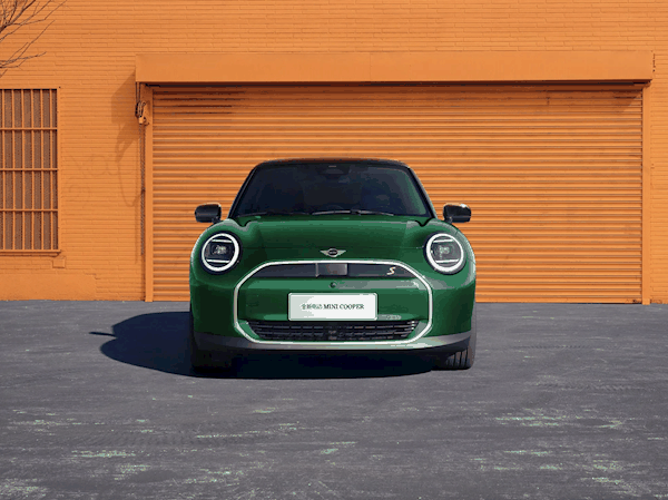 开辟豪华纯电双门小型车市场!全新MINI EV将于4月25日首发亮相插图4 开辟豪华纯电双门小型车市场!全新MINI EV将于4月25日首发亮相