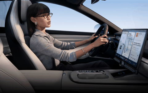 小米SU7有多智能：乘客无需下载APP 直接用自己的小米手机控车