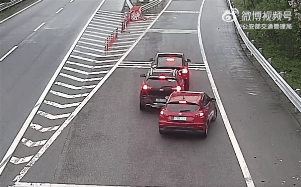 特斯拉急刹停车致三车相撞 女司机：“我看导航” 处罚来了