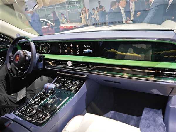 红旗金葵花品牌发布:国雅、国礼、国耀三车齐亮相插图6 红旗金葵花品牌发布:国雅、国礼、国耀三车齐亮相