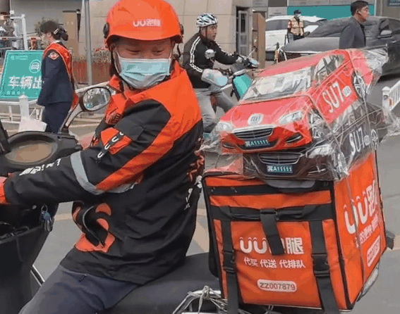 清明节偶遇纸扎小米汽车SU7 网友:雷总阴阳两界都赢麻了插图1 清明节偶遇纸扎小米汽车SU7 网友:雷总阴阳两界都赢麻了