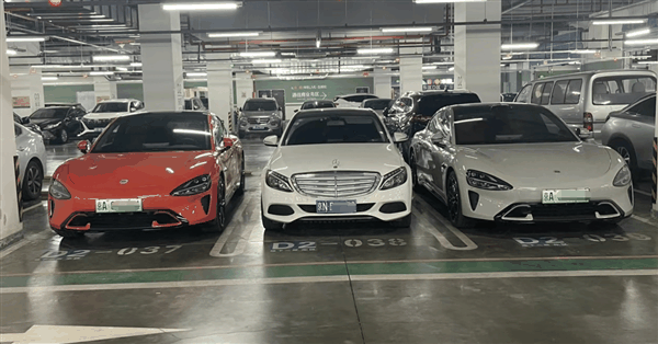 30万你买谁 小米SU7、奔驰C同框:完全两个时代的车插图 30万你买谁 小米SU7、奔驰C同框:完全两个时代的车