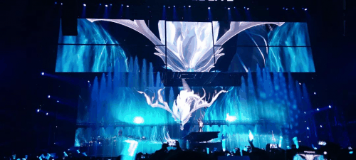 刚满周岁的《星铁》，为什么决定烧钱让玩家“爽”？