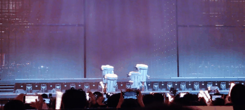 刚满周岁的《星铁》，为什么决定烧钱让玩家“爽”？