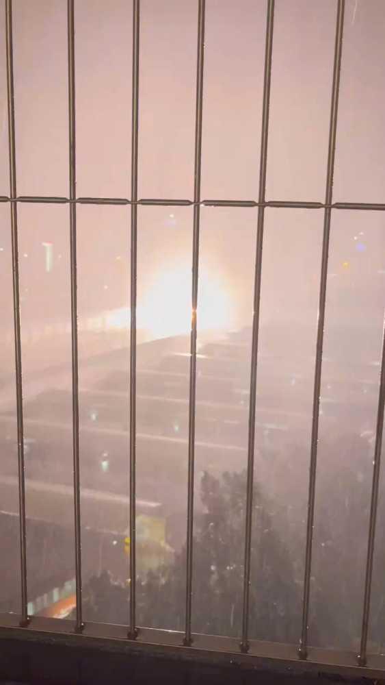 广州地铁回应“车辆段被雷电击中”：出现短时跳闸，未影响正常运营