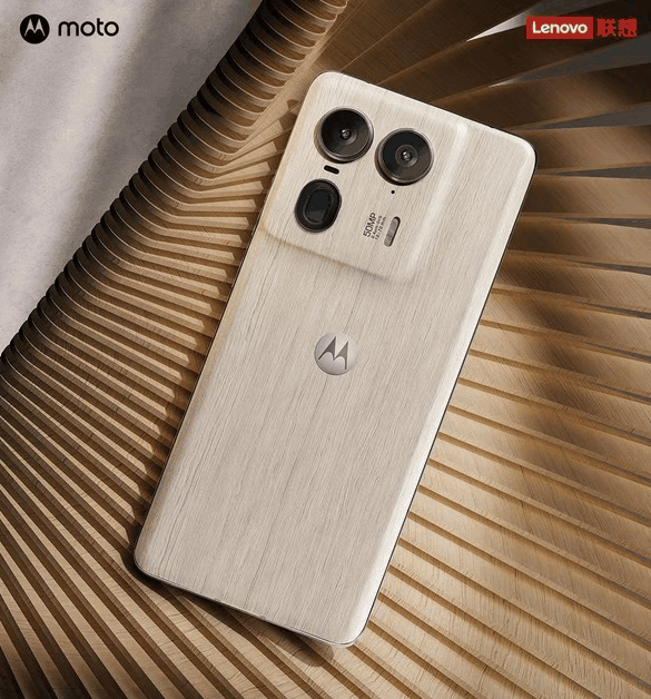 moto X50 Ultra携AI三摄与骁龙8s登场 联想AI手机新篇章插图 moto X50 Ultra携AI三摄与骁龙8s登场 联想AI手机新篇章