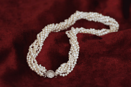 珍珠项链可以戴着洗澡吗?珍珠项链洗澡时需要摘掉吗