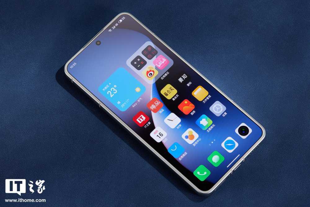 魅族 21 Note「魅族白」图赏：无界美学设计，双面“灵动星弧”