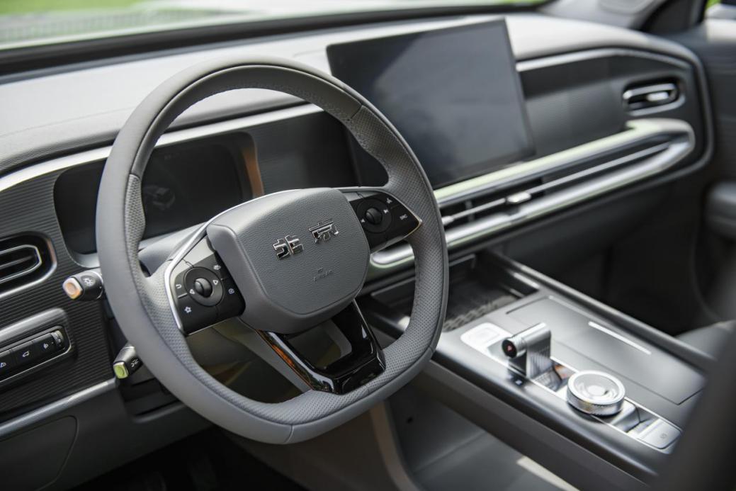 9.99万元起 北汽深混轻野电四驱BJ30发售