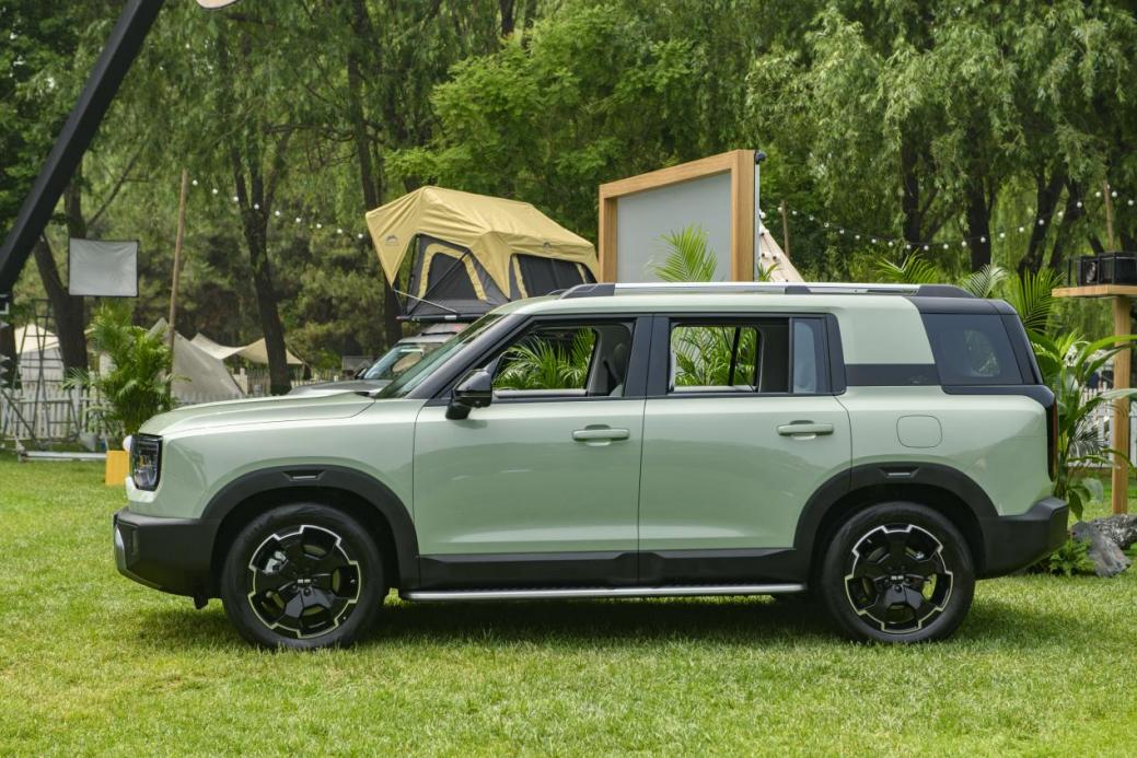 9.99万元起 北汽深混轻野电四驱BJ30发售