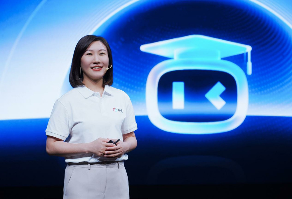 基于文心大模型,小度学习机Z30正式发布,售价6699元插图1 基于文心大模型,小度学习机Z30正式发布,售价6699元