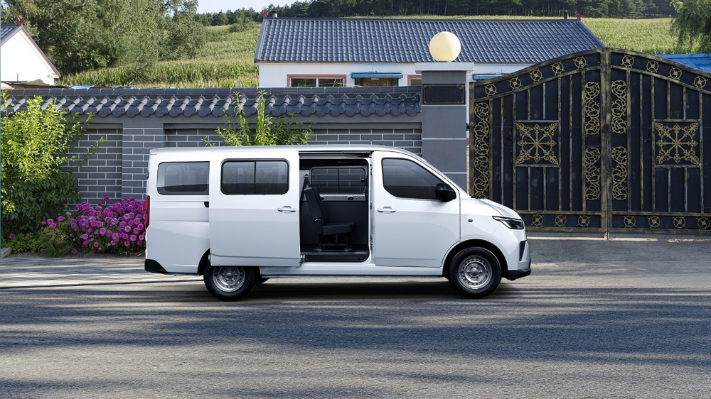 7.38万元起,五菱扬光客车版上市插图1 7.38万元起,五菱扬光客车版上市