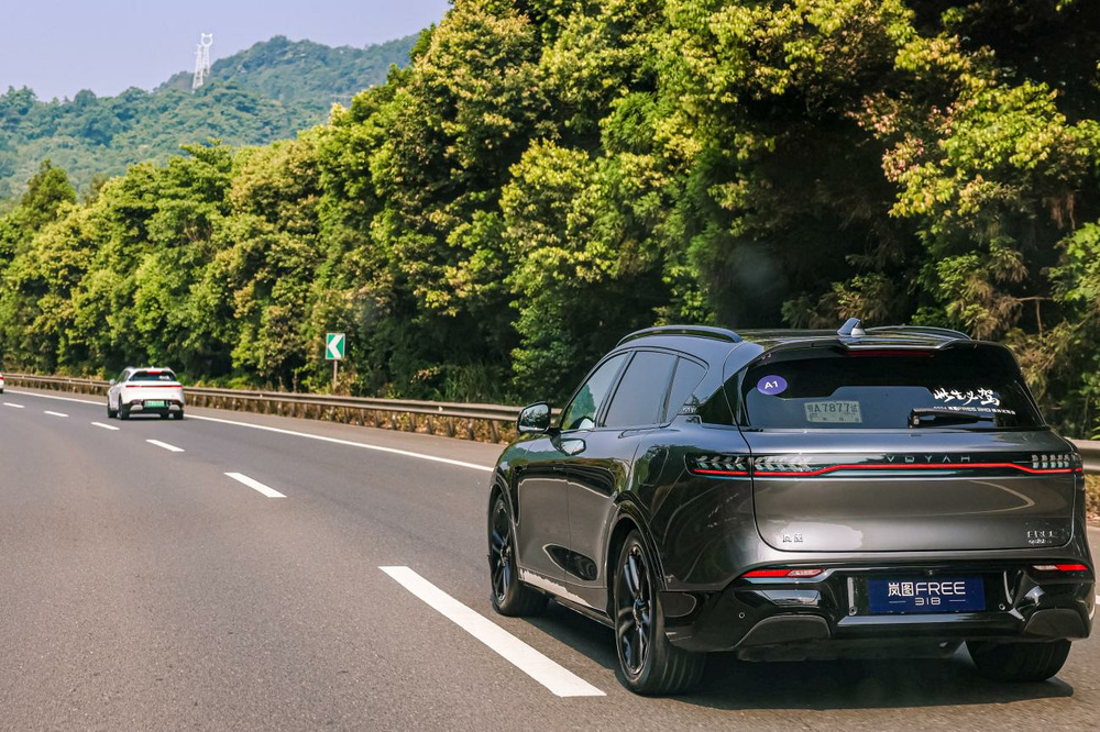 尽享驾趣体验和318美景：最美公路旅行家岚图FREE 318试驾报告