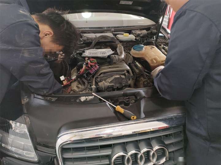 烧机油成往事，大修焕新生！这辆老奥迪A6L重获青春，再现风采！插图