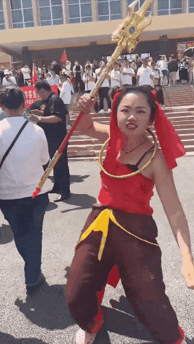 想成为“郭有才”的人离开菏泽南站：整个中国都安静了