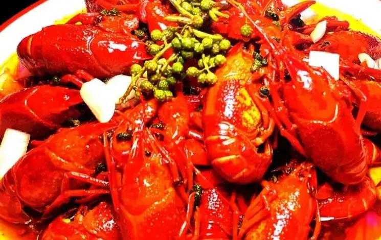 小龙虾很脏是误解 一般都不需使用“洗虾粉”清洗插图 小龙虾