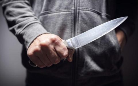 警方通报男子火锅店门前被刺身亡 是什么原因下毒手的？