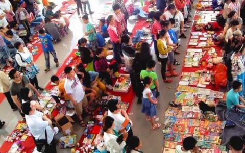 90后医生下班摆摊日入1500元 收入令人羡慕！