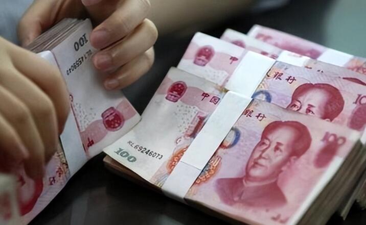 男子不想还钱，当法官面把证据塞嘴里 最终被罚了