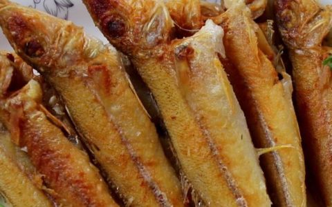 中国香煎鱼在海外火了 吸引无数顾客追捧！