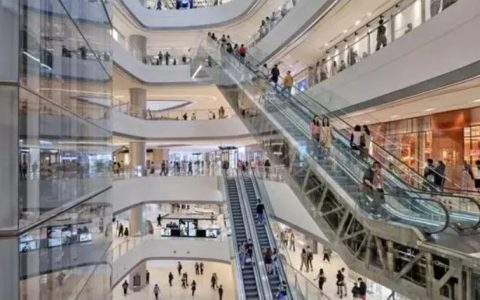 武汉知名商场商户遭搬空损失千万 还被追缴数百万费用