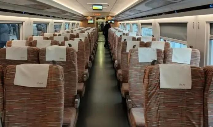 12306回应车厢吃东西被嫌味道大 建议选择去餐车就餐插图 12306车厢