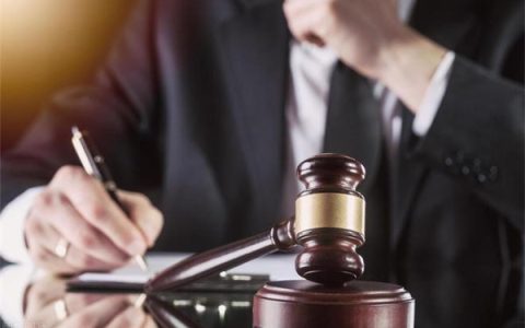 女子网购退货后被商家挂网上致失业 法院判公开道歉赔偿