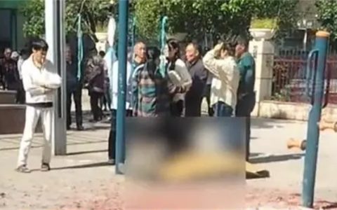 重庆男子锻炼时被小区健身器材吊脖夺命