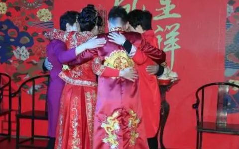 已婚女与男友举办婚礼被丈夫揭穿 涉嫌诈骗被逮捕