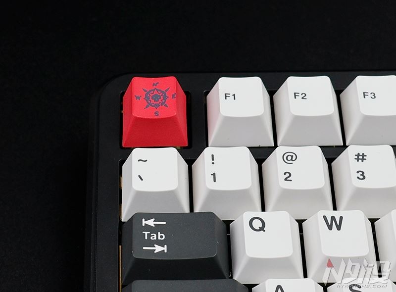 飞鱼轴版开售 黑爵AK820 MAX三模机械键盘拆解评测插图19