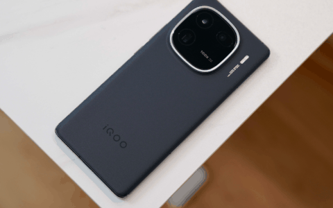 换手机建议别只图便宜，目前这3款都是顶级配置，用个6年没问题