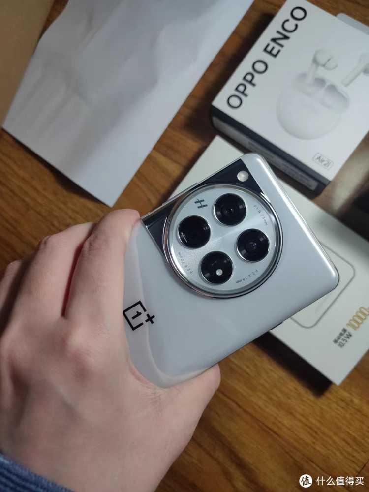 OPPO 一加 12：探索智能拍照和游戏体验的极限